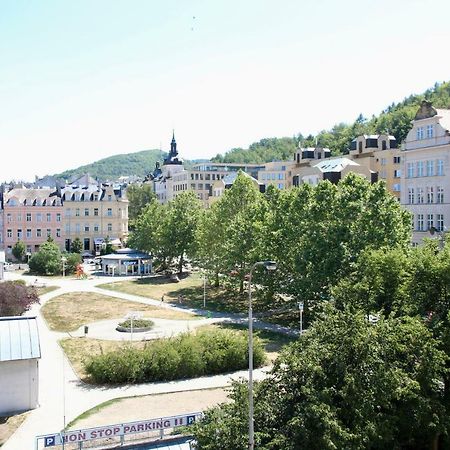 V Centru Mesta Lägenhet Karlsbad Exteriör bild