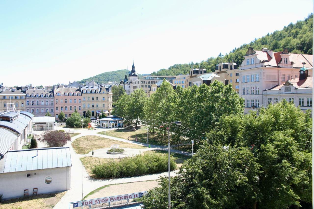 V Centru Mesta Lägenhet Karlsbad Exteriör bild